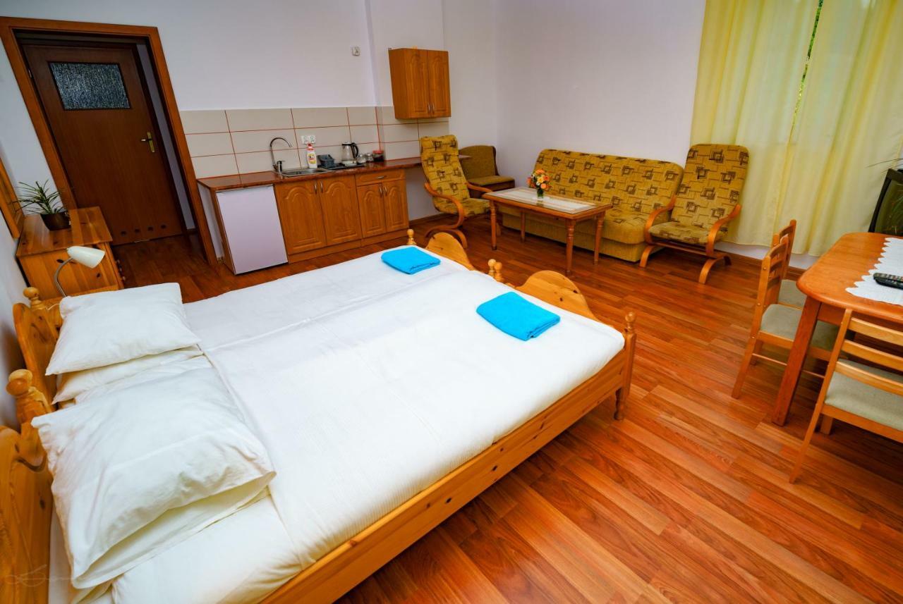 Isaan Ostrzyce Guest House Экстерьер фото